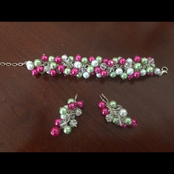 Jewelry - NWOT Bracelet and earring set